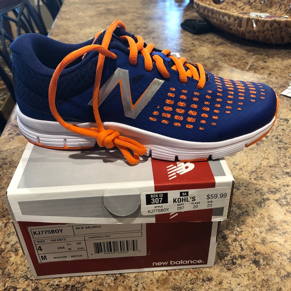 Brand new New Balance shoes for boys - size 4